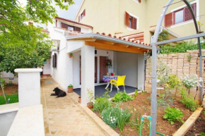 Studio-Wohnung in der Nähe des Meeres, Stinjan